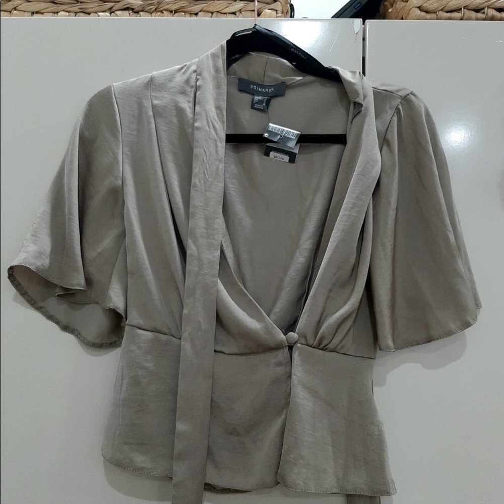 V-neck flowy blouse